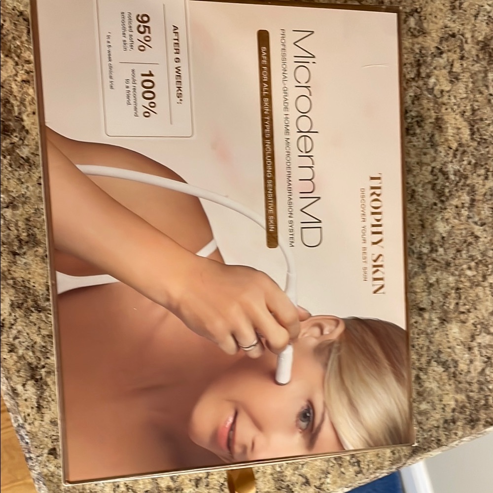 MicrodermMD Skincare Device in White